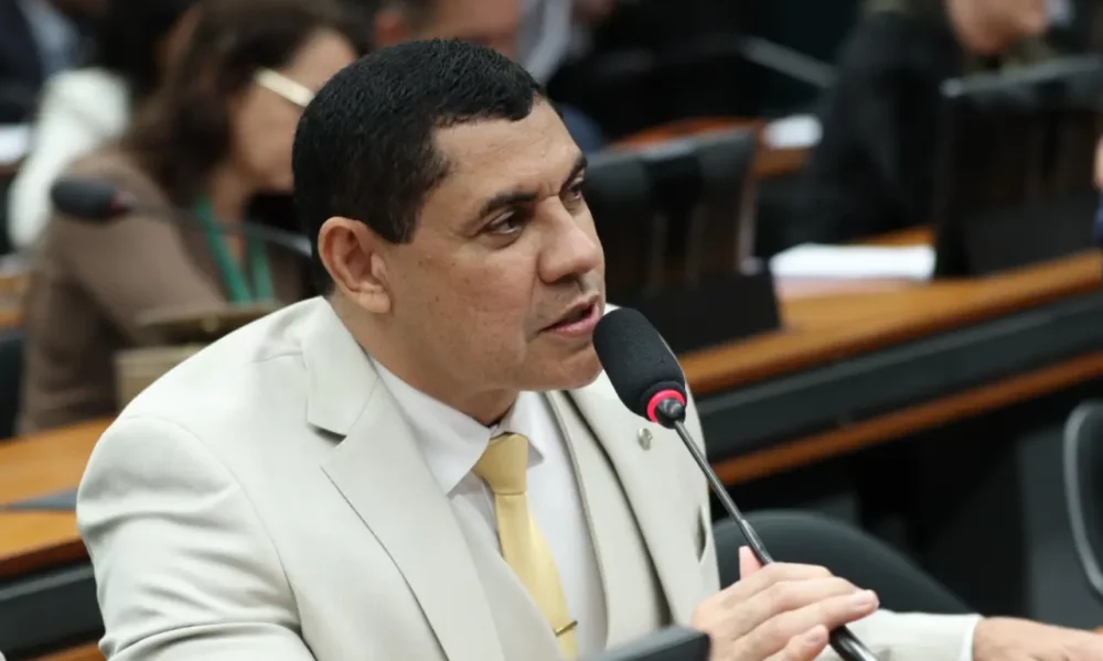 Coronel Ulysses discursa em comissão na Câmara dos Deputados